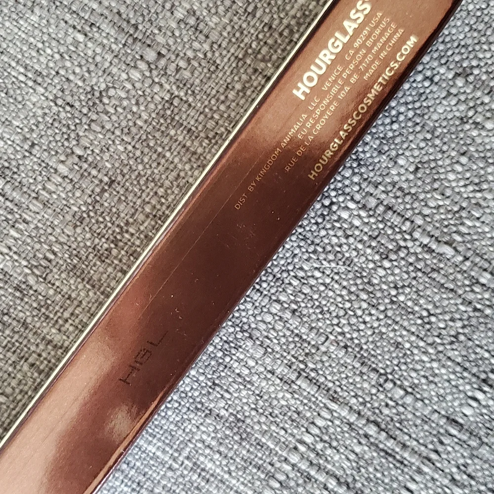 Hourglass Nº10 Angled Liner Brush